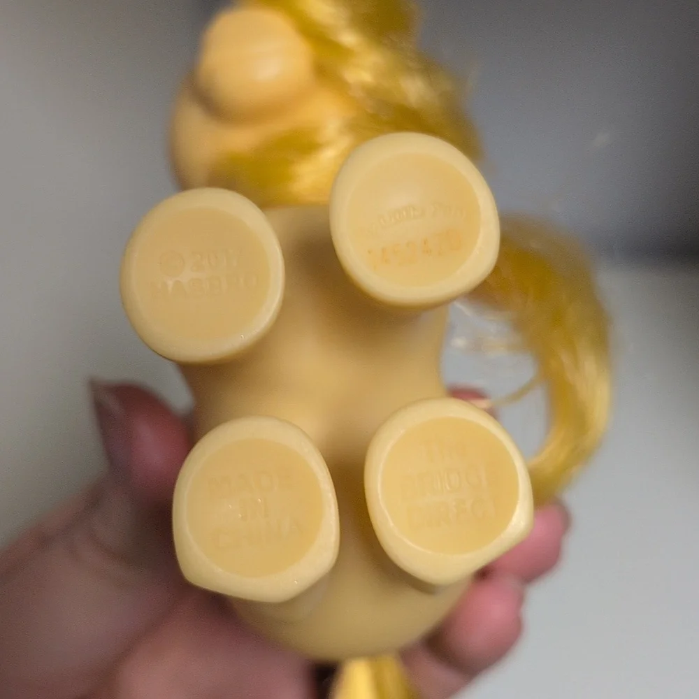 💜2/$20💜 My Little Pony Butterscotch, 35th Anniversary Pony, Excellent Conditio - Picture 4 of 4